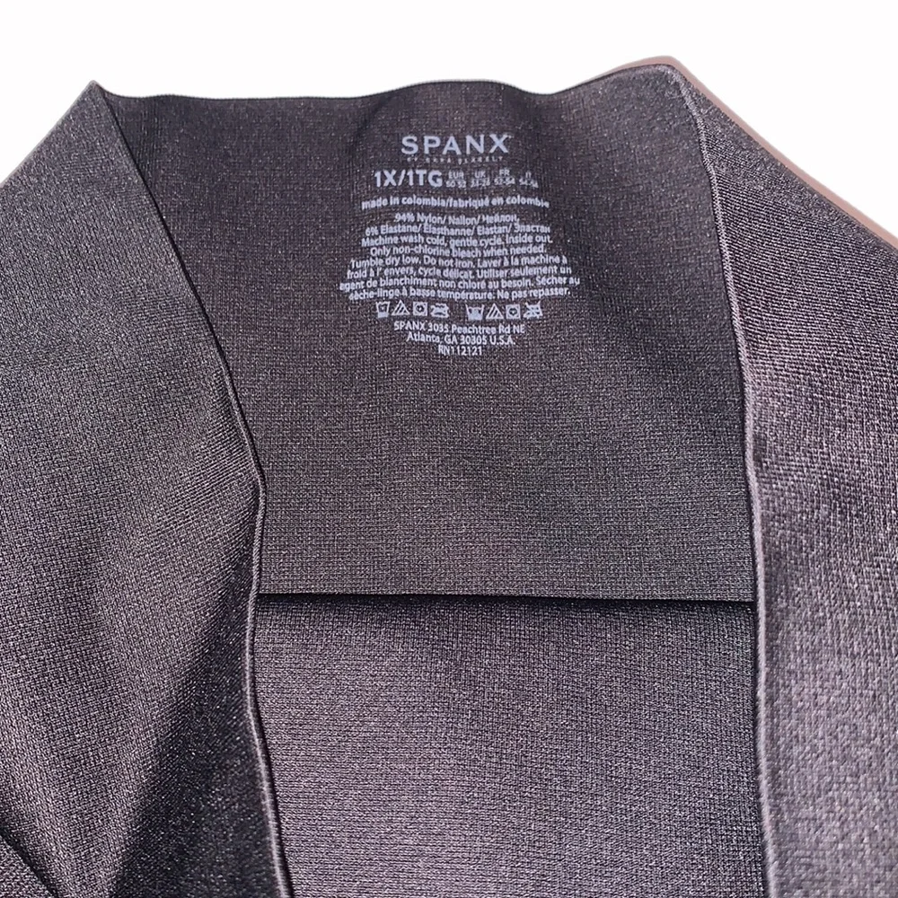 Spanx | Cropped Seamless Leggings Black Size 1X NWOT - Picture 3 of 4